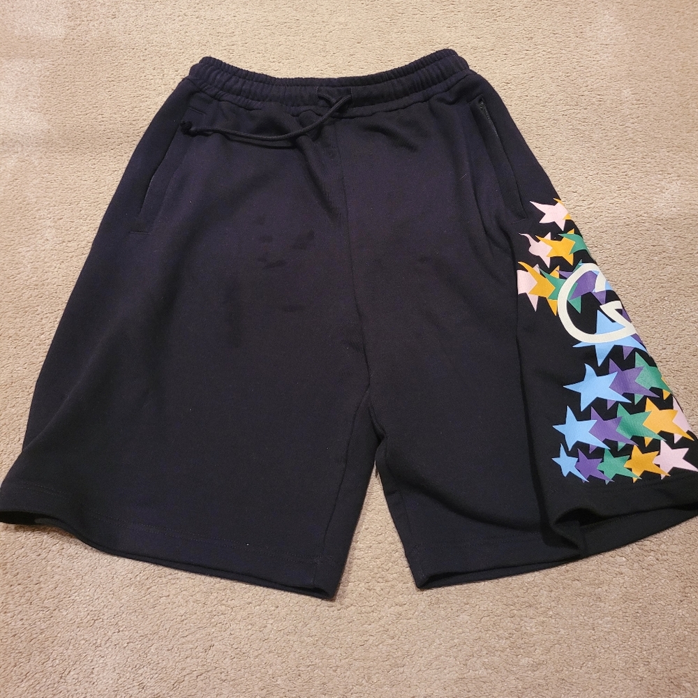 Men’s Gucci 100% cotton shorts size extra small fits like medium. Made in Italy.